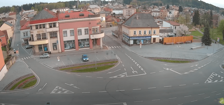 cerveny kostelec náměstí