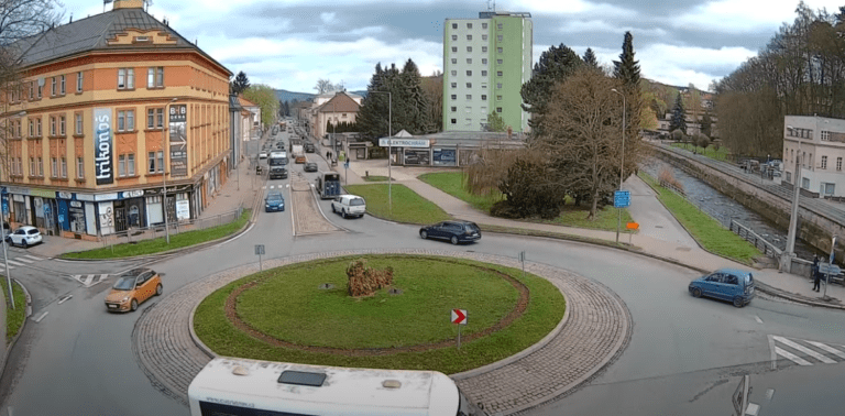 trutnov ulice polská kruhový objezd