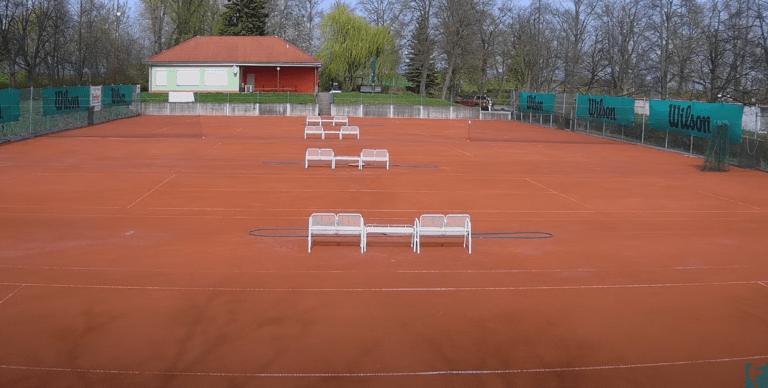 lomnice nad popelkou tenisové kurty